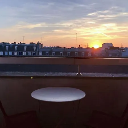 Le Charme De Montmartre A Ciel Ouvert * Париж