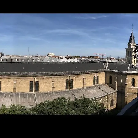 Le Charme De Montmartre A Ciel Ouvert * Париж