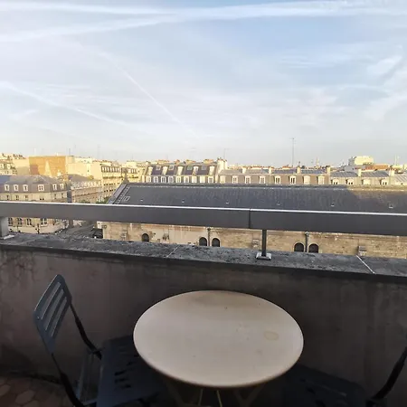 Le Charme De Montmartre A Ciel Ouvert * Париж