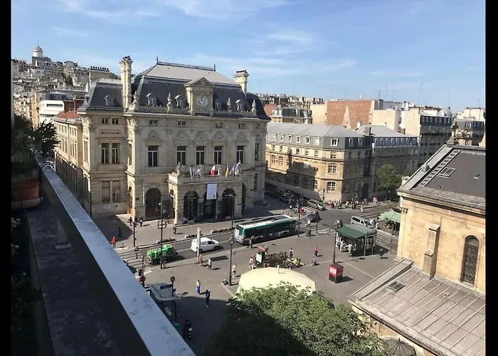 Le Charme De Montmartre A Ciel Ouvert *